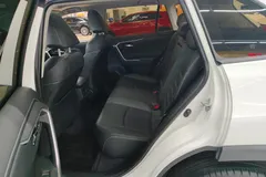 2023 Toyota RAV4 2.0L CVT 2WD 20th Anniversary Platinum, белый — фото 13