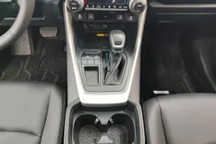 2023 Toyota RAV4 2.0L CVT 2WD 20th Anniversary Platinum, белый — фото 16