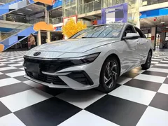 2023 Hyundai Elantra 1.5L CVT LUX Premium, белый — фото 1