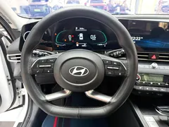2023 Hyundai Elantra 1.5L CVT LUX Premium, белый — фото 5