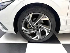 2023 Hyundai Elantra 1.5L CVT LUX Premium, белый — фото 18