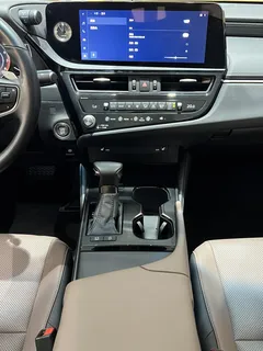 2022 Lexus ES 200 Excellence — фото 17