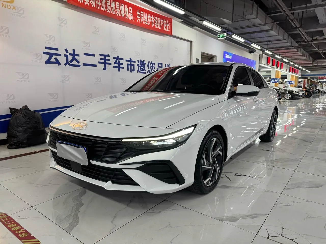 2023 Hyundai Elantra 1.5L CVT LUX Premium