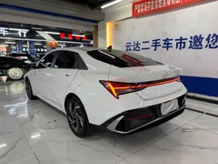 2023 Hyundai Elantra 1.5L CVT LUX Premium, белый — фото 6