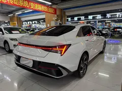 2023 Hyundai Elantra 1.5L CVT LUX Premium, белый — фото 8