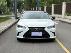 2022 Lexus ES 200 Excellence, белый — фото 3