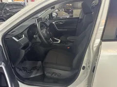 2021 Toyota RAV4 2.0L CVT 2WD Fashion, белый — фото 4