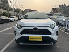 2021 Toyota RAV4 2.0L CVT 4WD Fashion Plus, белый — фото 2