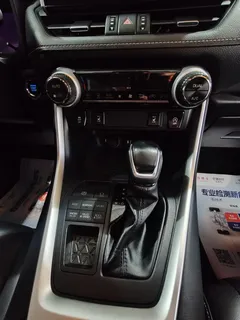 2021 Toyota RAV4 2.0L CVT 4WD Fashion Plus, белый — фото 16