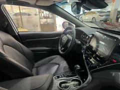 2021 Toyota Camry 2.5G Luxury — фото 10