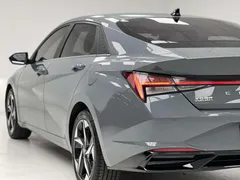 2021 Hyundai Elantra 1.5L CVT LUX Premium — фото 18