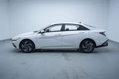 2023 Hyundai Elantra 1.5L CVT LUX Premium, белый — фото 4