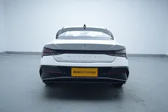 2023 Hyundai Elantra 1.5L CVT LUX Premium, белый — фото 6