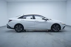 2023 Hyundai Elantra 1.5L CVT LUX Premium, белый — фото 8