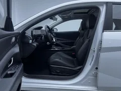 2023 Hyundai Elantra 1.5L CVT LUX Premium, белый — фото 12
