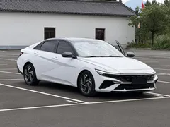 2023 Hyundai Elantra 1.5L CVT LUX Premium, белый — фото 3