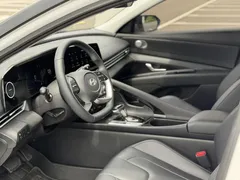 2023 Hyundai Elantra 1.5L CVT LUX Premium, белый — фото 5