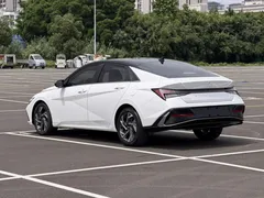 2023 Hyundai Elantra 1.5L CVT LUX Premium, белый — фото 8