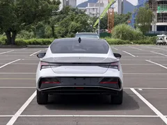 2023 Hyundai Elantra 1.5L CVT LUX Premium, белый — фото 9