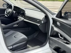 2023 Hyundai Elantra 1.5L CVT LUX Premium, белый — фото 11