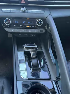 2023 Hyundai Elantra 1.5L CVT LUX Premium — фото 16