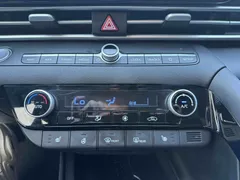 2023 Hyundai Elantra 1.5L CVT LUX Premium — фото 17