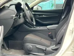 2023 Mazda Mazda3 2.0L AT, белый — фото 3