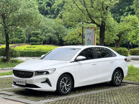 2022 Geely Emgrand 4th Gen 1.5L MT Luxury