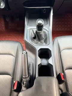 2022 Geely Emgrand 4th Gen 1.5L MT Luxury, белый — фото 11