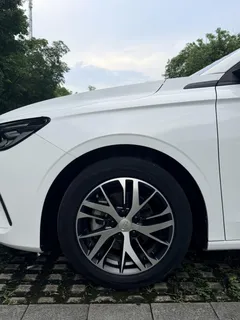 2022 Geely Emgrand 4th Gen 1.5L MT Luxury, белый — фото 17