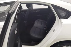 2021 Kia Cerato 1.5L IVT, белый — фото 19