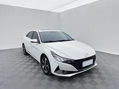 2022 Hyundai Elantra 1.5L CVT LUX Premium, белый — фото 3