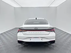 2022 Hyundai Elantra 1.5L CVT LUX Premium, белый — фото 5