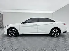 2022 Hyundai Elantra 1.5L CVT LUX Premium, белый — фото 8