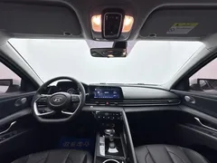2022 Hyundai Elantra 1.5L CVT LUX Premium, белый — фото 11