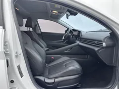 2022 Hyundai Elantra 1.5L CVT LUX Premium, белый — фото 12