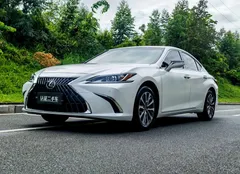 2022 Lexus ES 200 Excellence, белый — фото 1