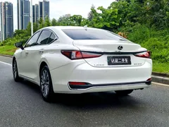 2022 Lexus ES 200 Excellence, белый — фото 5
