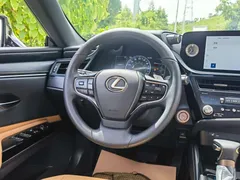 2022 Lexus ES 200 Excellence, белый — фото 11