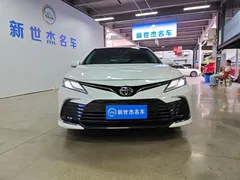 2023 Toyota Camry 2.0G Luxury, белый — фото 2