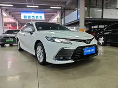 2023 Toyota Camry 2.0G Luxury, белый — фото 3