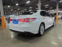 2023 Toyota Camry 2.0G Luxury, белый — фото 13