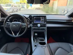 2022 Toyota Avalon 2.0L XLE Premium, белый — фото 4