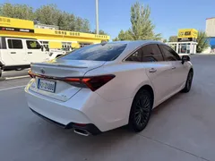2022 Toyota Avalon 2.0L XLE Premium, белый — фото 9