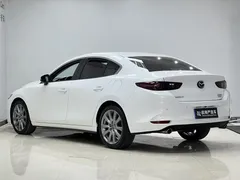2023 Mazda Mazda3 2.0L AT, белый — фото 4