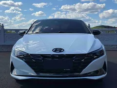 2022 Hyundai Elantra 1.5L CVT LUX Premium, белый — фото 2