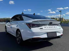 2022 Hyundai Elantra 1.5L CVT LUX Premium, белый — фото 4