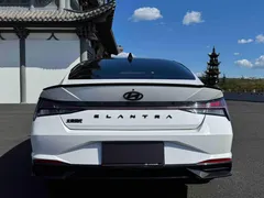 2022 Hyundai Elantra 1.5L CVT LUX Premium, белый — фото 5