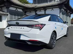2022 Hyundai Elantra 1.5L CVT LUX Premium, белый — фото 6