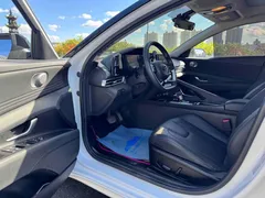 2022 Hyundai Elantra 1.5L CVT LUX Premium, белый — фото 7